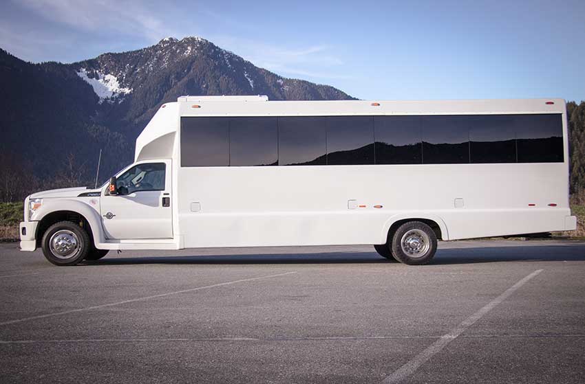 FORD F550 TIFFANY STORM LIMO BUS