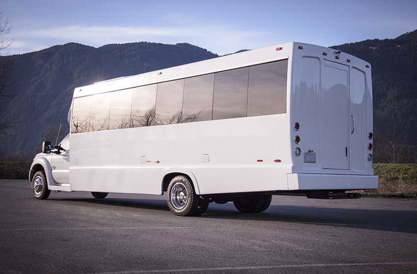 FORD F550 TIFFANY STORM LIMO BUS
