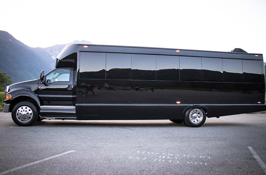 FORD F650 BLACK PANTHER LIMO BUS