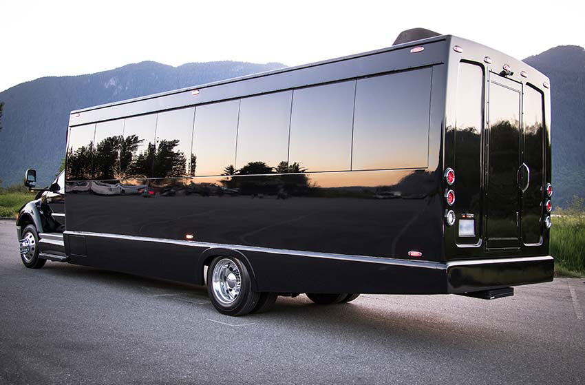 FORD F650 BLACK PANTHER LIMO BUS