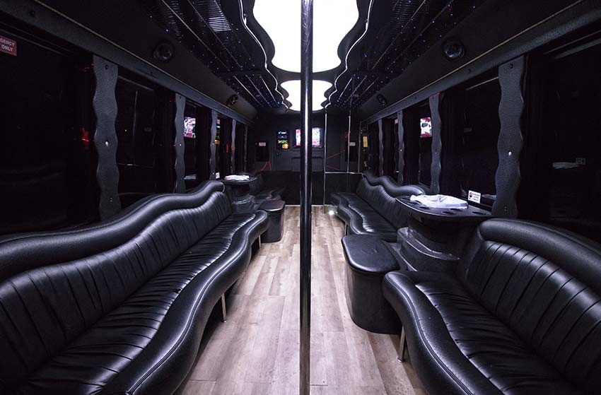 FORD F650 BLACK PANTHER LIMO BUS