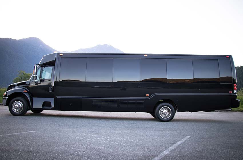 INTERNATIONAL 3200 KK38 LIMO PARTY BUS