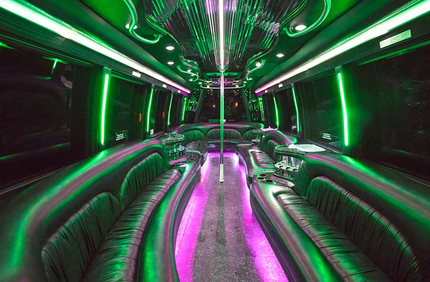 INTERNATIONAL 3200 KK38 LIMO PARTY BUS