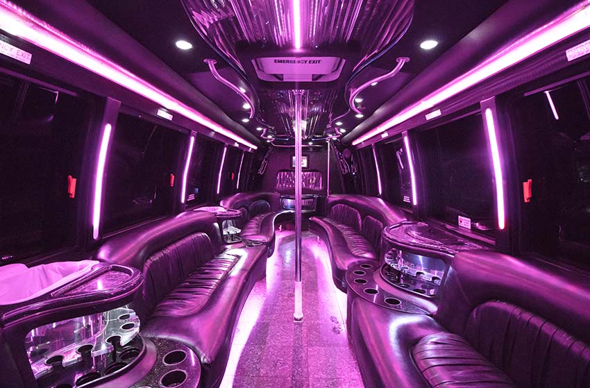 INTERNATIONAL 3200 KK38 LIMO PARTY BUS