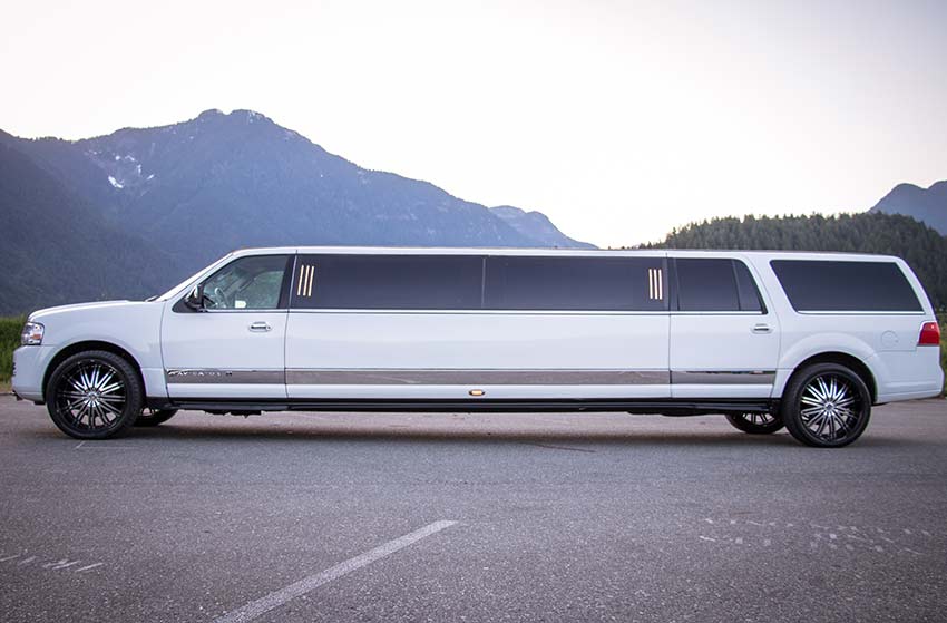 LINCOLN NAVIGATOR L TUXEDO TIFFANY SUV STRETCH