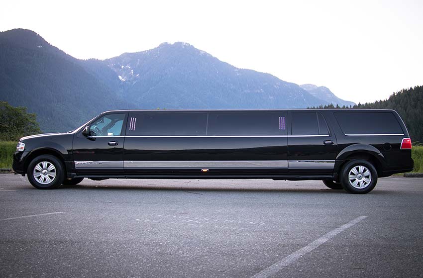 LINCOLN NAVIGATOR L BLACK NAVIGATOR TIFFANY SUV STRETCH