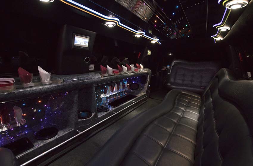 LINCOLN NAVIGATOR L BLACK NAVIGATOR TIFFANY SUV STRETCH