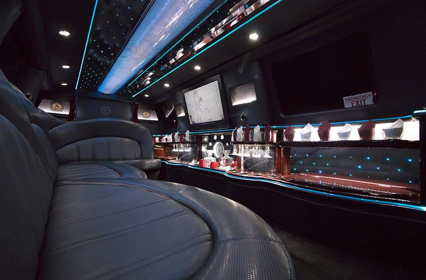 LINCOLN NAVIGATOR L PEARL WHITE ECB SUV STRETCH