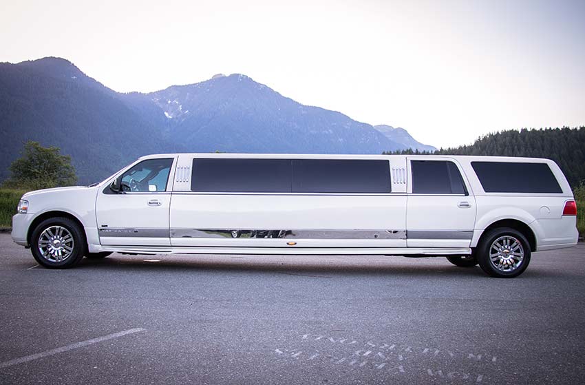 LINCOLN NAVIGATOR L PEARL WHITE TIFFANY SUV STRETCH