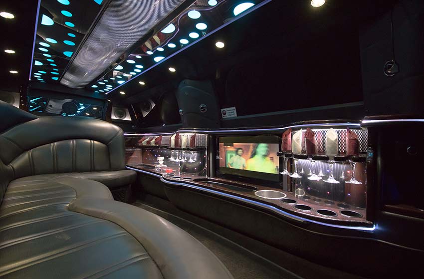 LINCOLN TOWN CAR BLACK MKT EXECUTIVE STRETCH